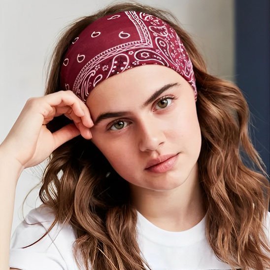 Bandeau cheveux rouge motif bandana paisley style chic