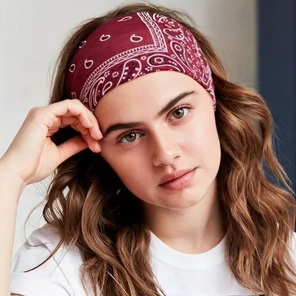 Bandeau cheveux rouge motif bandana paisley style chic