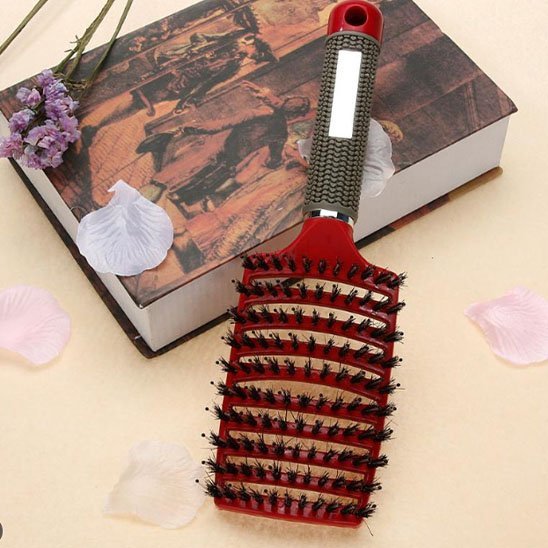 Brosse à cheveux rouge